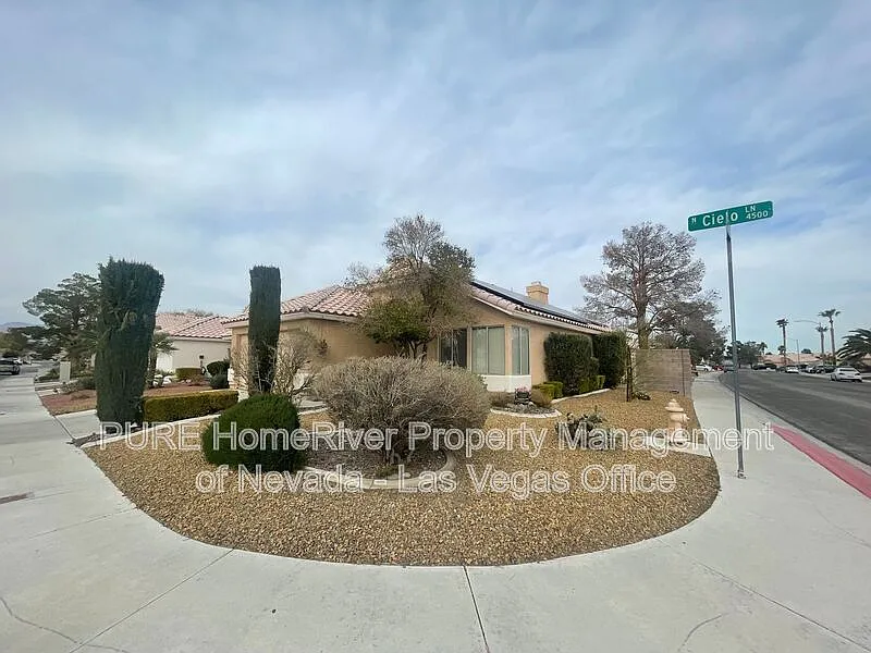 3 bed, 2.0 bath, 1486 sqft, $1,975 — Photo 2