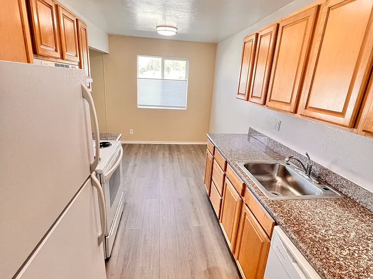 631 Sylvan St #3 — Photo 5