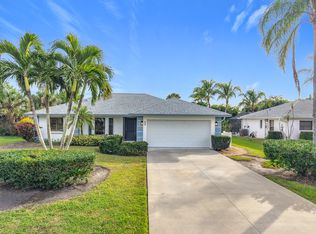 88 Erie Dr, Naples, FL 34110