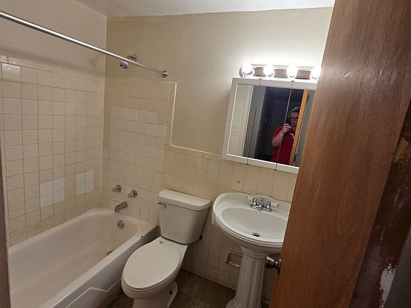 3rd image of 132 Imperial Ct APT 2