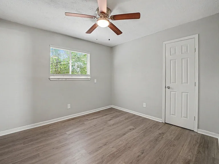 8807 Barton St — Photo 11