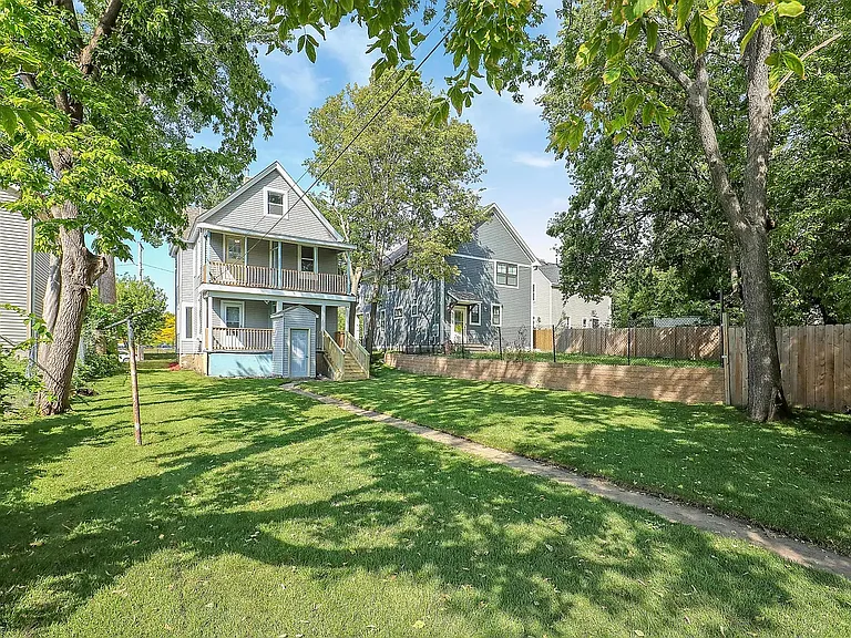 2124 Fremont Ave N — Photo 8