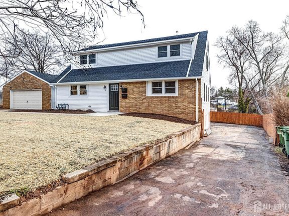 3rd image of 3 Meadow Rd