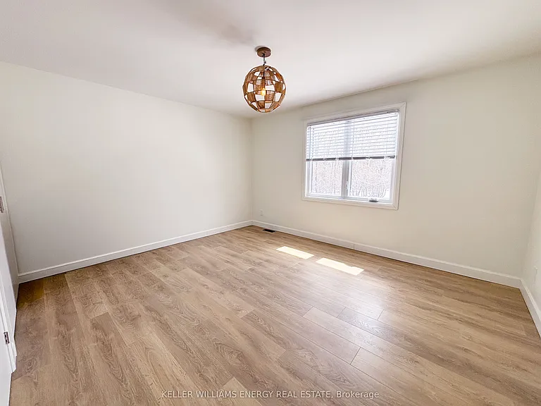 497 Wellington Main St — Photo 25