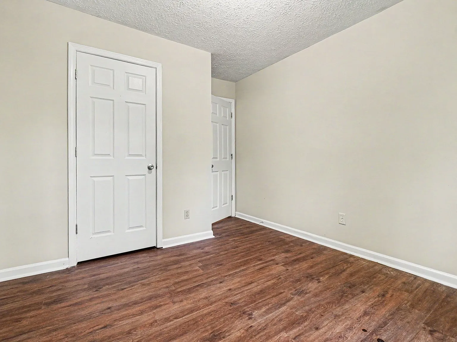 181 North Springs Drive - 1 — Photo 2