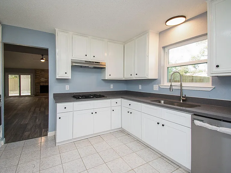 16419 N Bend Dr — Photo 11