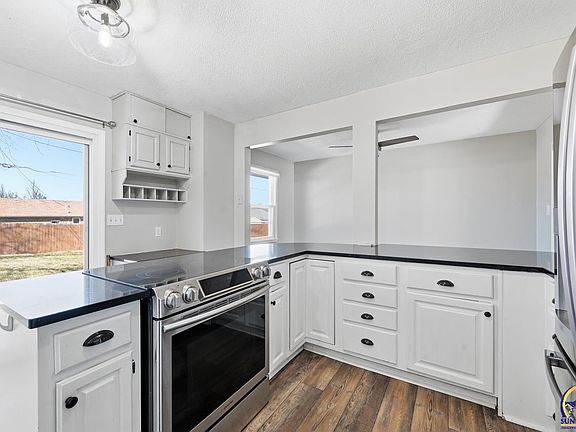4th image of 3840 SW 39th Ter