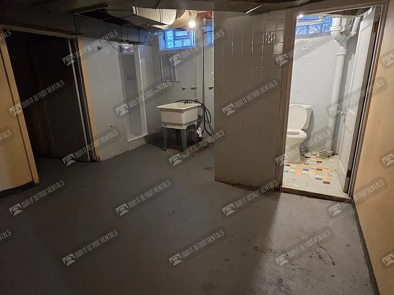 7331 W Outer Dr — Photo 32