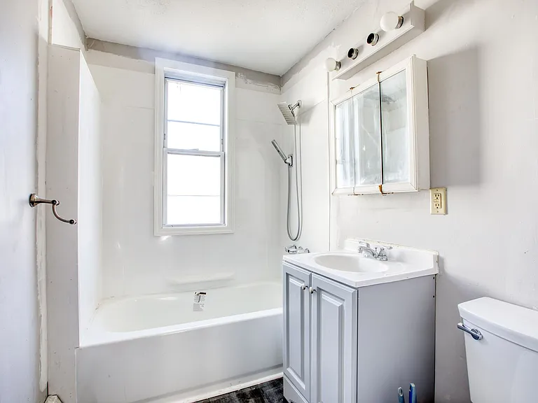 429 New Britain Ave #2 — Photo 17
