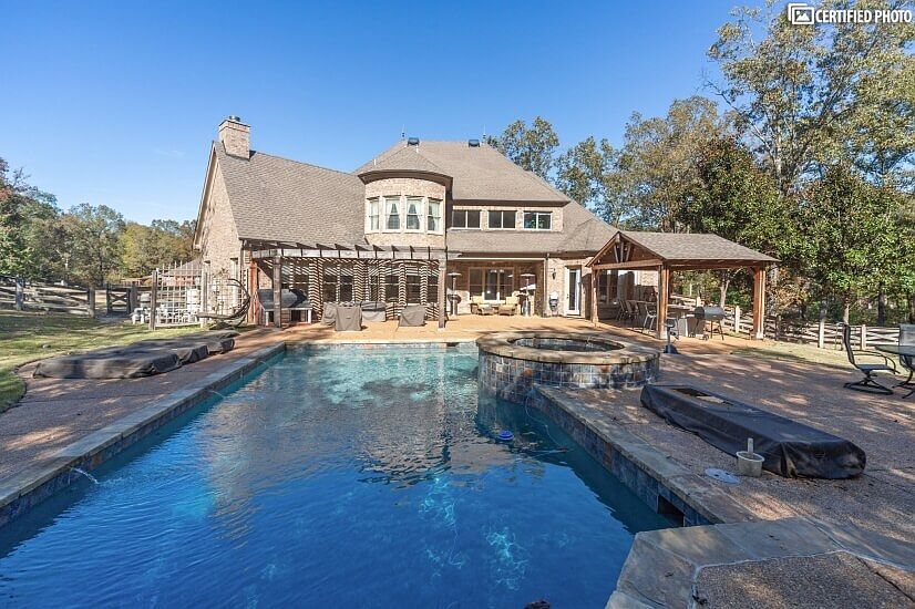 Memphis House offered Furnished Or Unfurnished