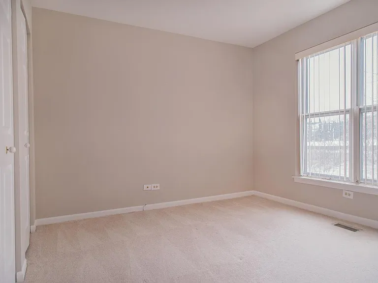 251 Old Oak Ct W — Photo 17