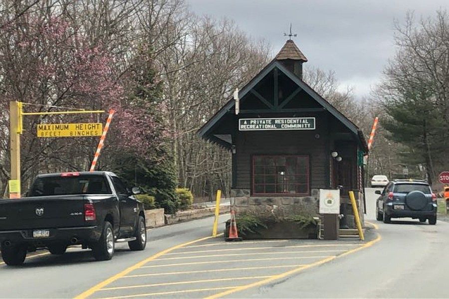 2nd image of 2936 Hemlock Farm