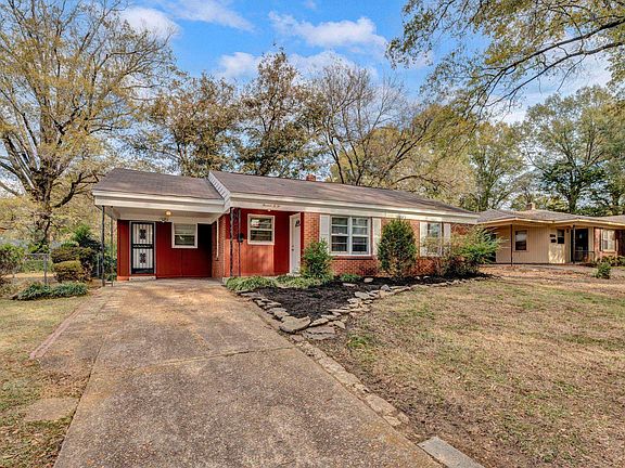 2nd image of 1302 Dogwood Dr