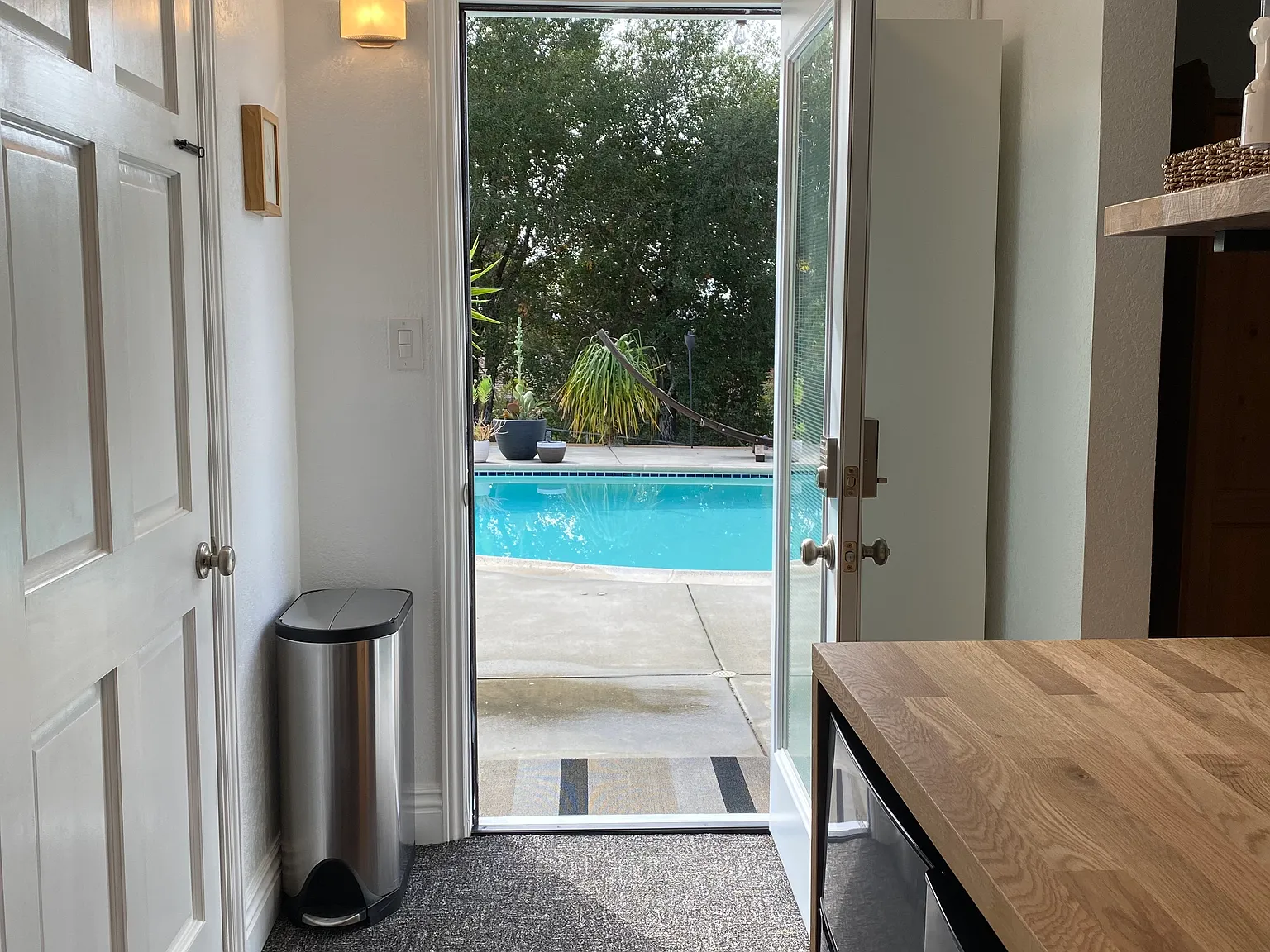 1127 Valencia Dr — Photo 3