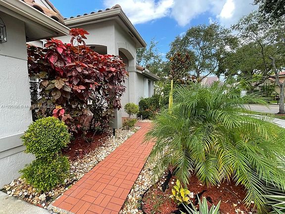 5th image of 744 Heritage Way #0