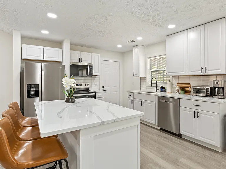4352 Southvale Dr — Photo 8