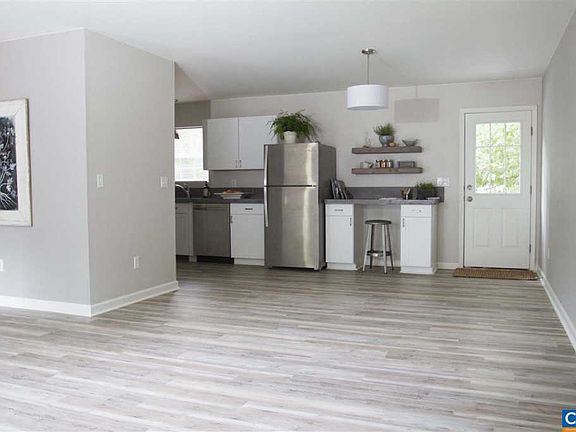 3rd image of 571 Jefferson Dr