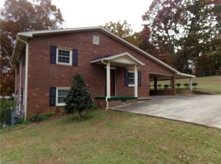 913 Friendly Cir, Asheboro, NC 27205