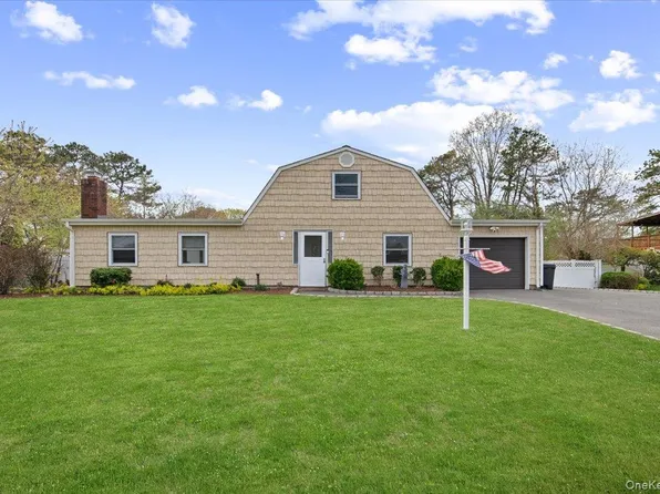 22 Redpine Road, Medford, NY 11763