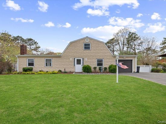 22 Redpine Road, Medford, NY 11763