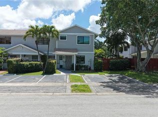 201 NW 106th Ter, Pembroke Pines, FL 33026