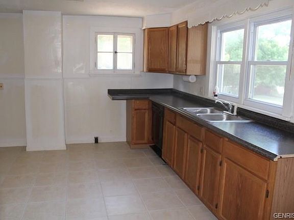 3rd image of 341 Wood St