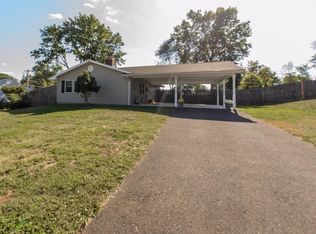 9 Tulip Ln, Levittown, PA 19054