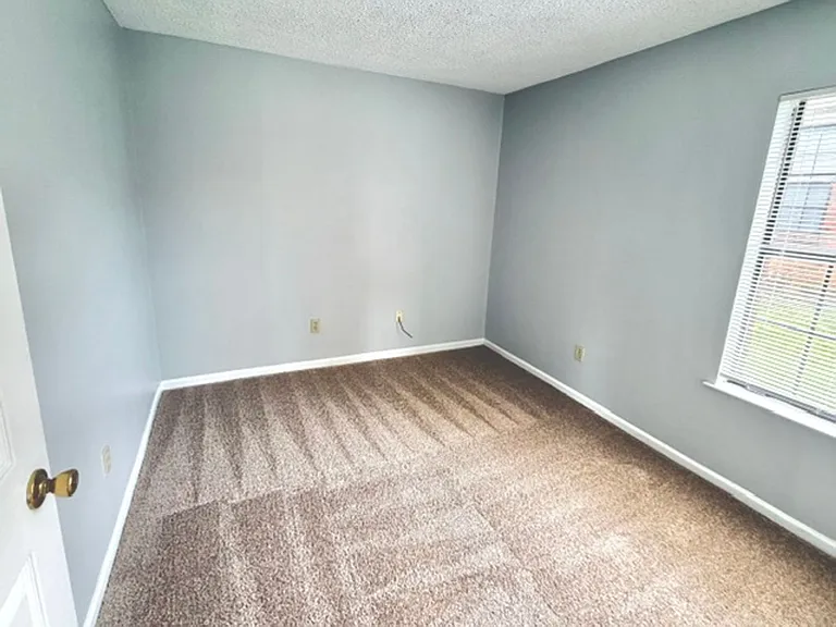 5435 Gardendale St — Photo 11