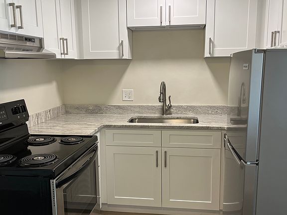 3rd image of 20 S Pennsylvania St #2