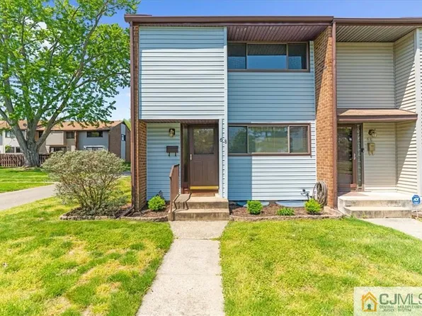68 Covington Dr, East Windsor, NJ 08520
