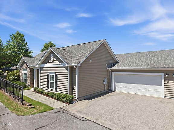 2nd image of 1089 Blue Bird Ln