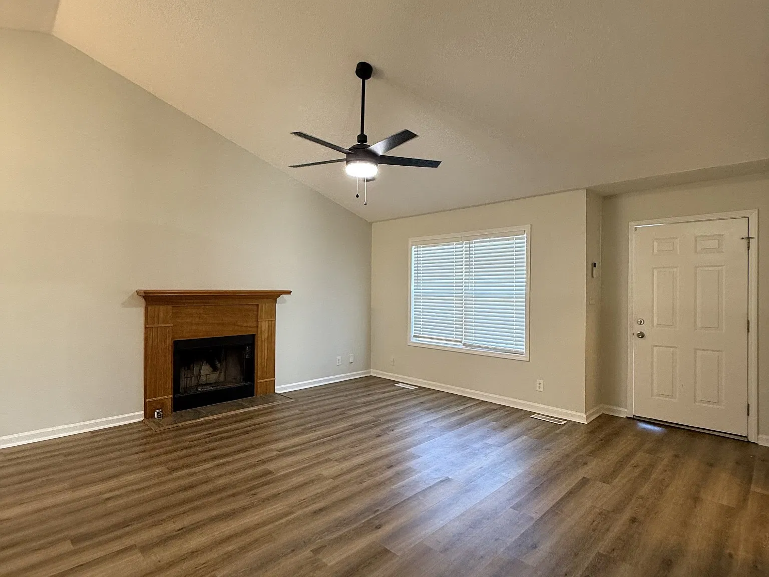 3 bed, 1442 sqft, $1,950 — Photo 2