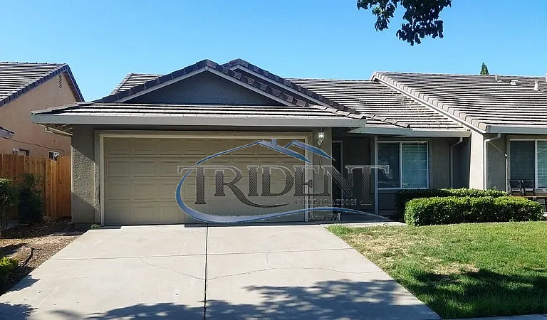 1070 Arbor Dr — Photo 1