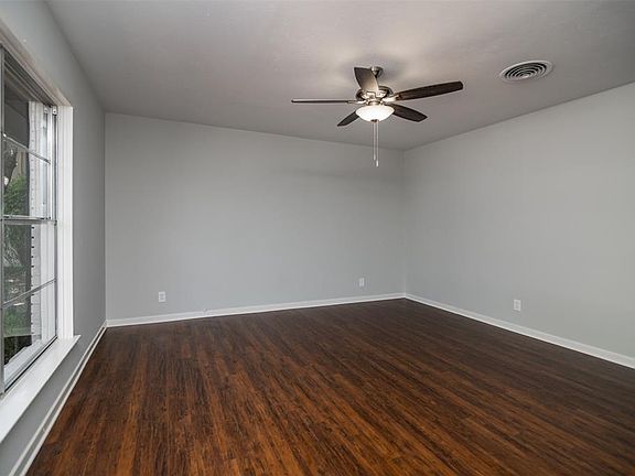 4th image of 8263 Longford Dr