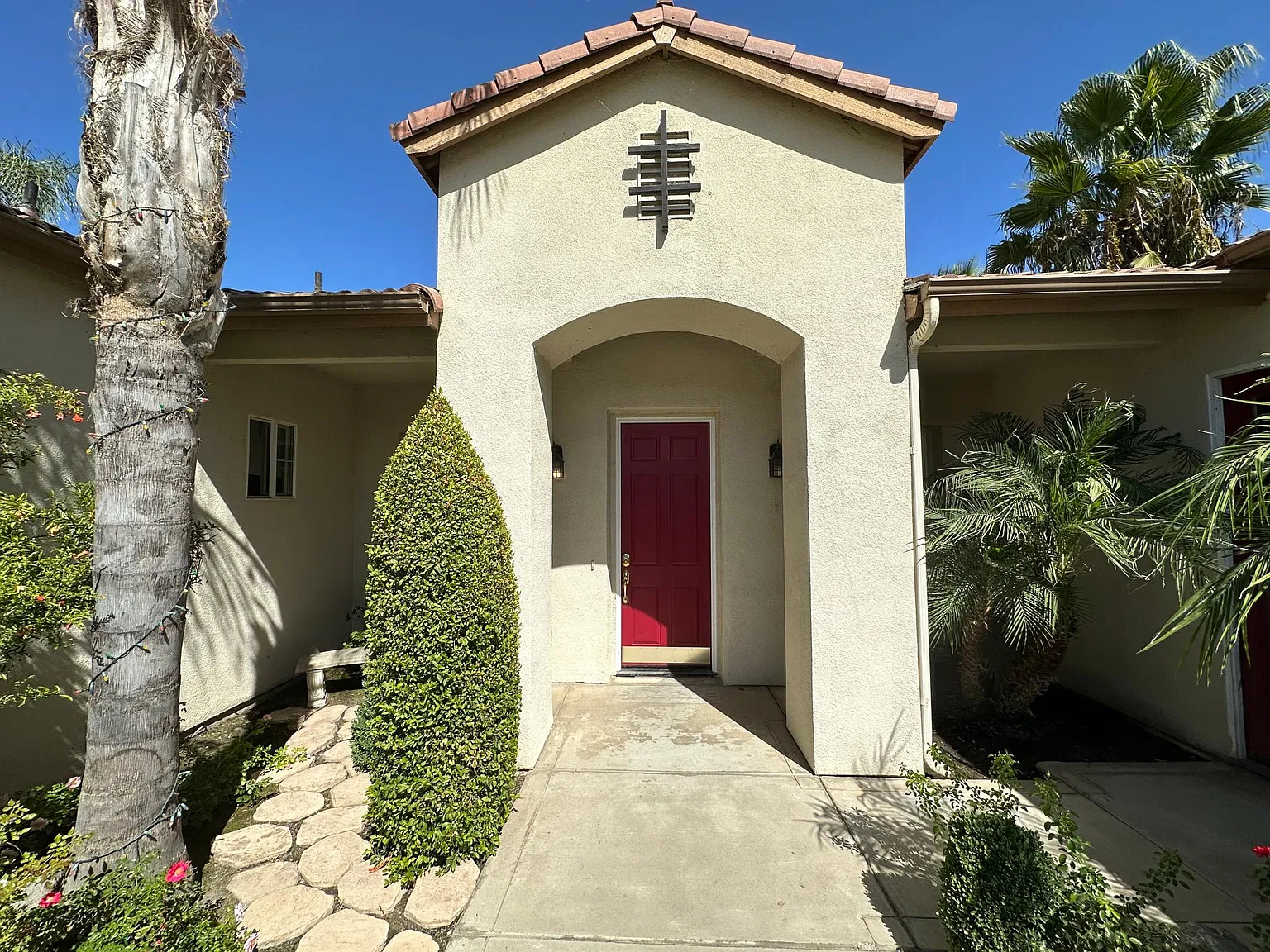 3 bed, 2.5 bath, 2470 sqft, $2,499 — Photo 2