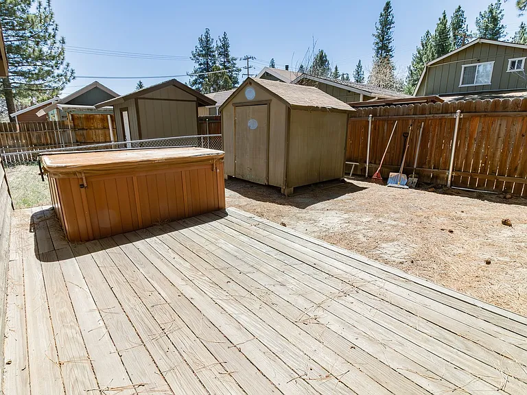 744 E Meadow Ln — Photo 15