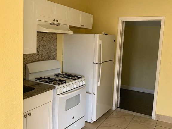 3rd image of 409 47th St APT 6