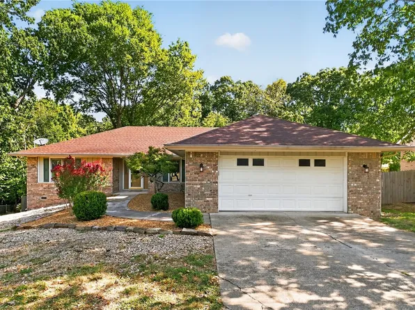 4 Dinton Cir, Bella Vista, AR 72714
