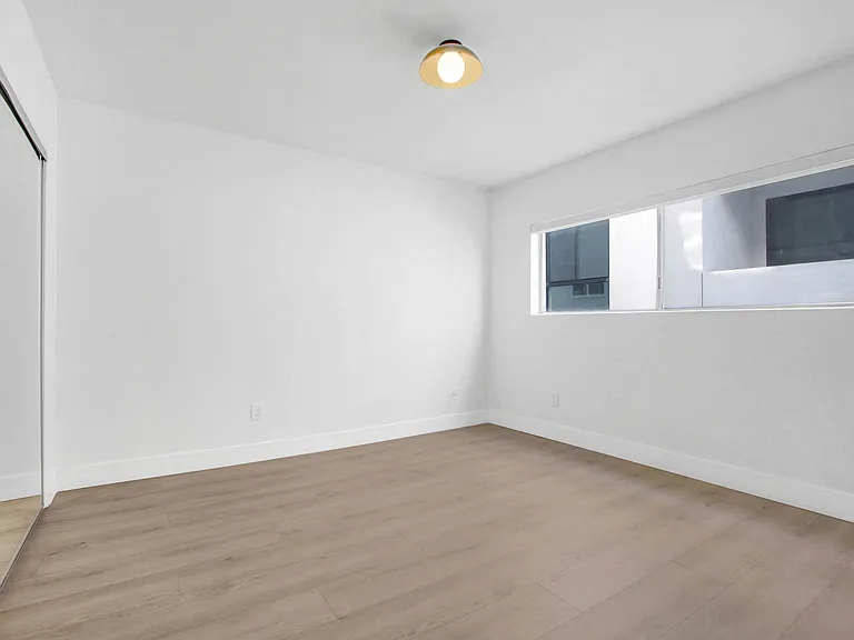 1333 N Martel — Photo 35