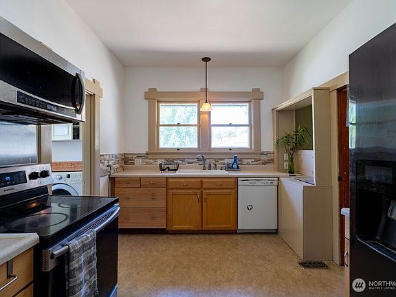 5th image of 802 Woodlawn Street