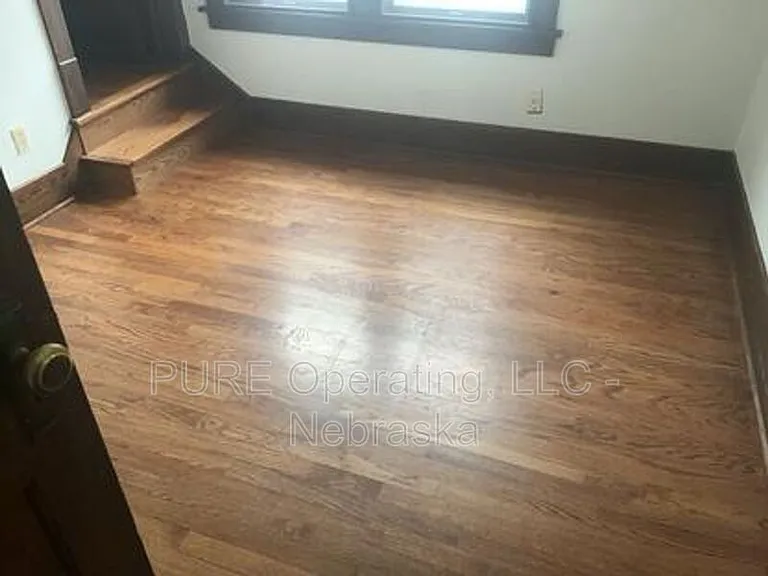5012 Burt St — Photo 11