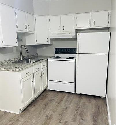 3rd image of 3149 Harry Lee Ln APT 14