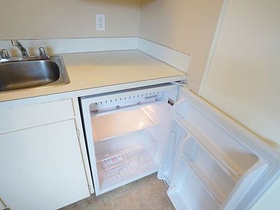 5th image of 1401-1405 NW 90th St #10