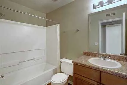 River Retreat Apartments — Photo 20