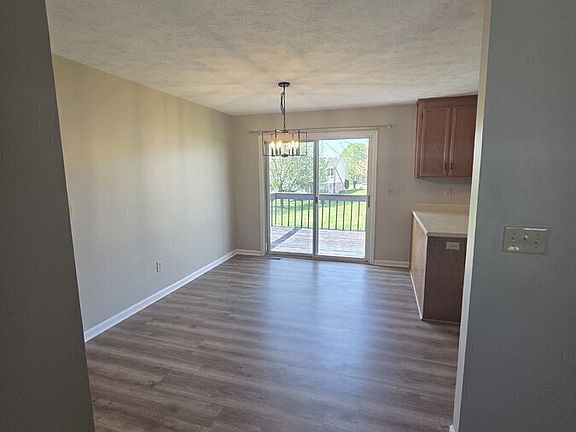 3rd image of 1717 Fox Ln