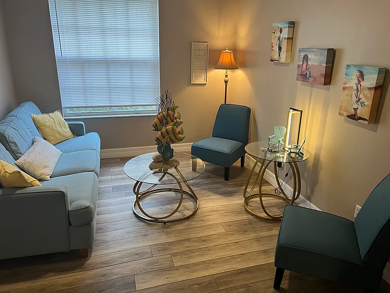 Guest Room 2/Office (hide-a-bed)