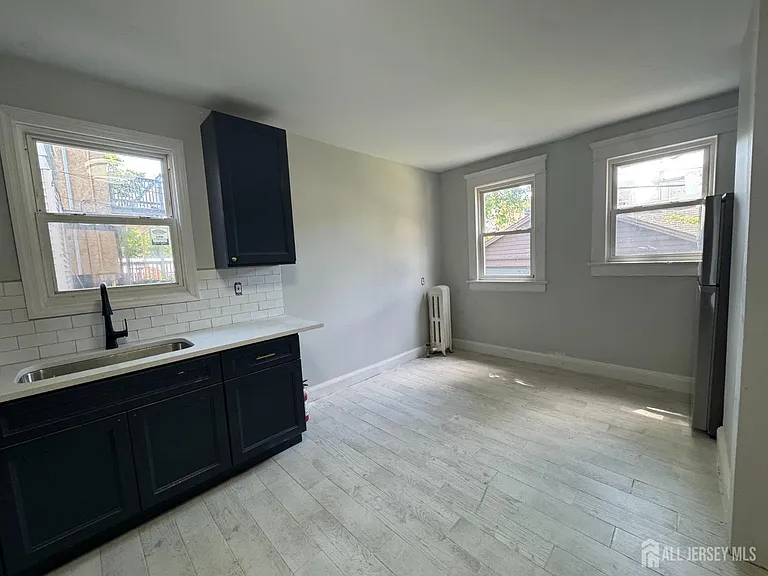 266 Sandford St — Photo 3