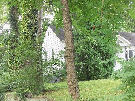 2nd image of 904 Kirby Ave