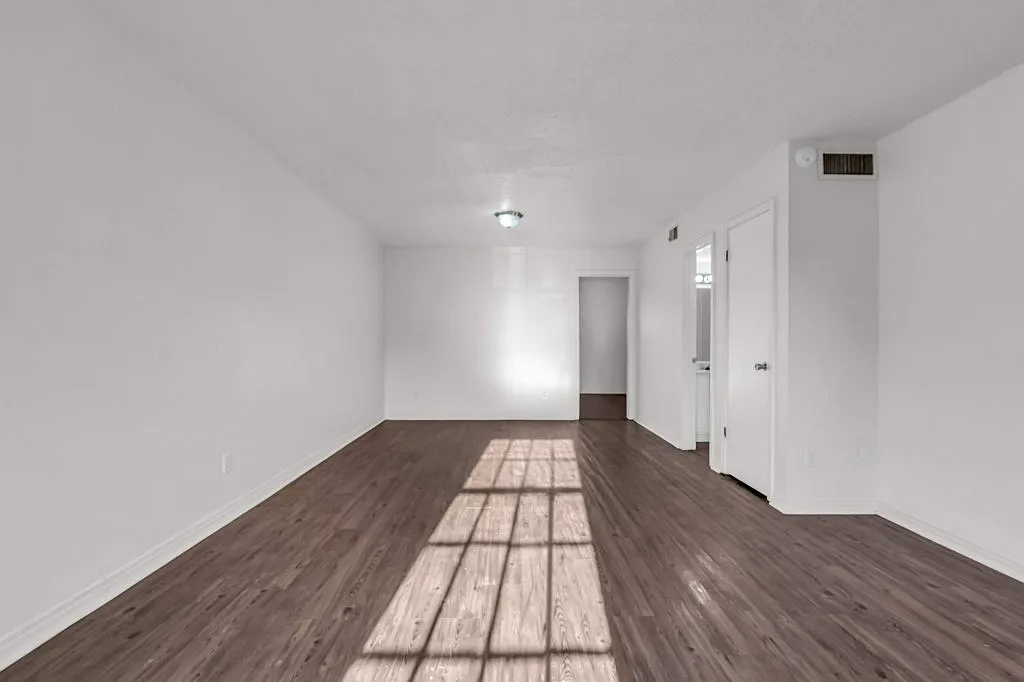 2 bed, 1.5 bath, 1350 sqft, $895 — Photo 4