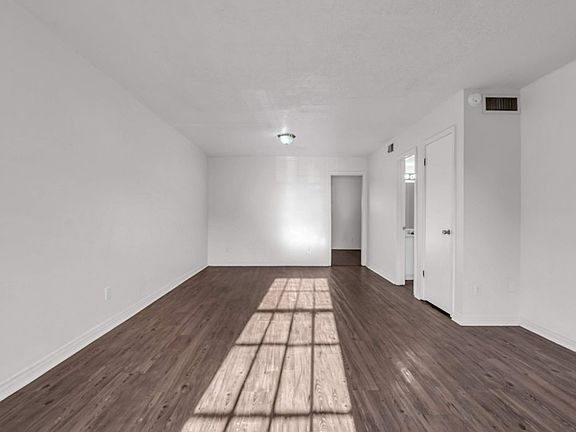 4th image of 1121 3rd Ave N APT 4